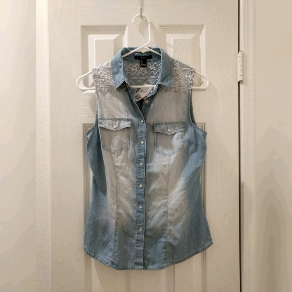 🎆 2025 SALE - NWT F21 Denim Woven Sleeveless Shirt